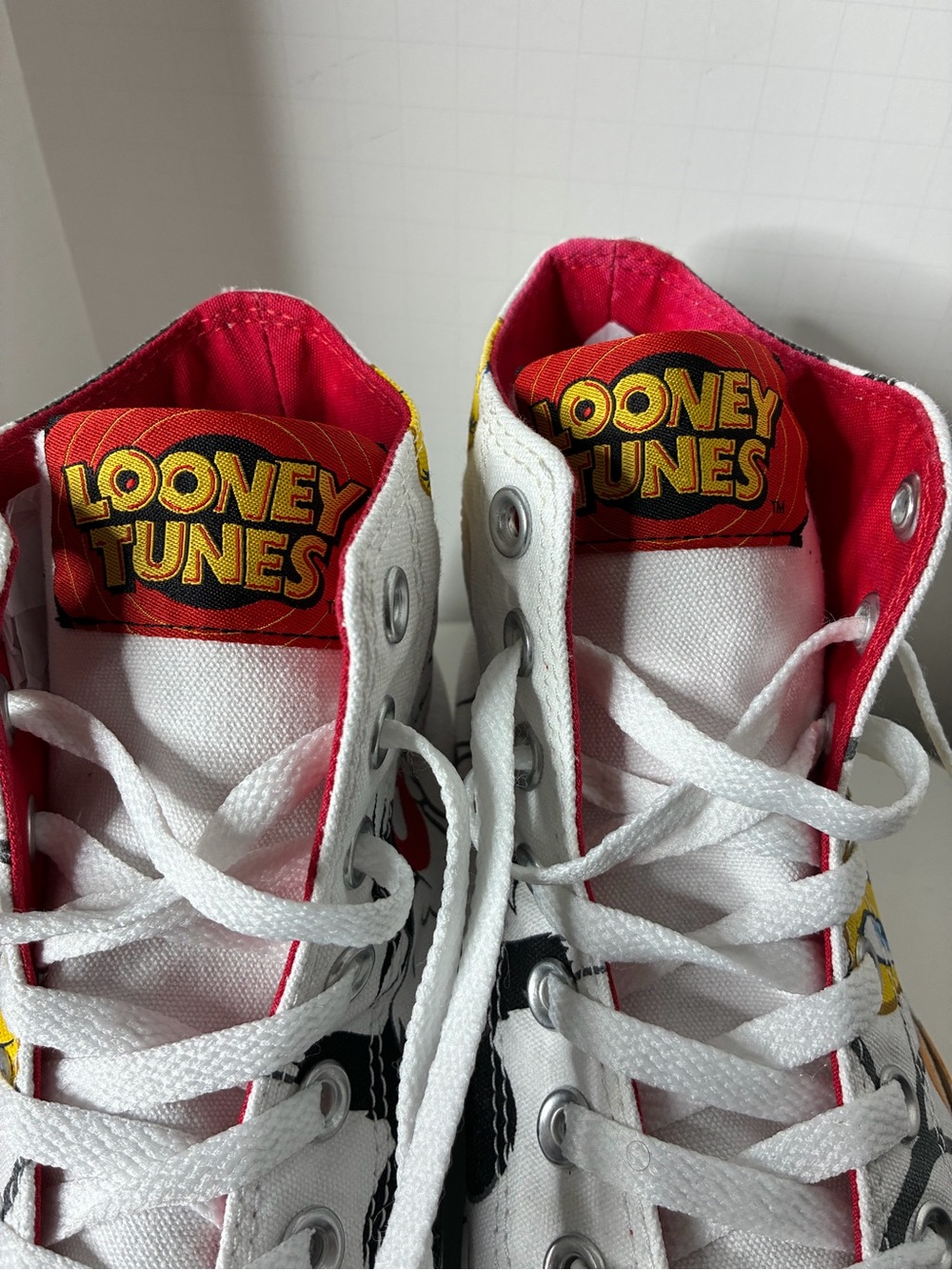 Looney Tunes Sylvester & Tweety Bird Converse - Picture 2 of 10